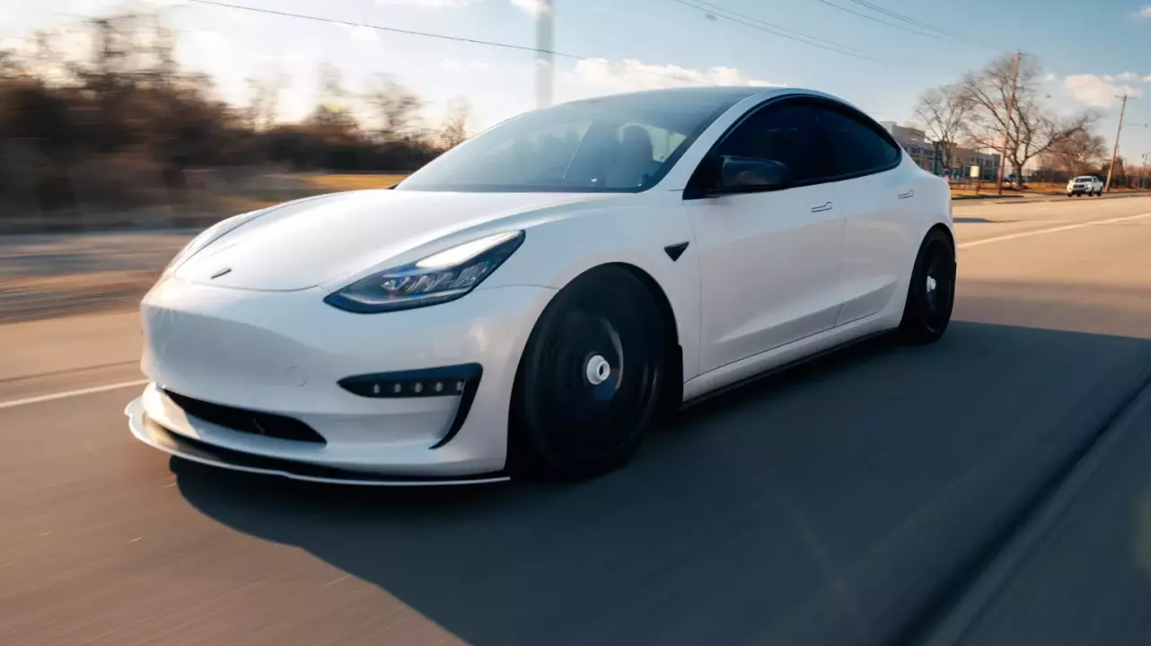 Tesla Model 3 élményvezetés Debrecenben és környékén fő kép