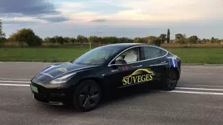 Tesla Model 3 Élményvezetése Kiskunfélegyházán kosár