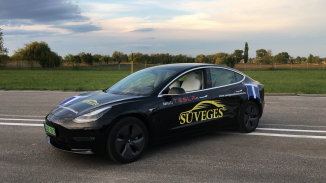 Tesla Model 3 Élményvezetése Kiskunfélegyházán kosár