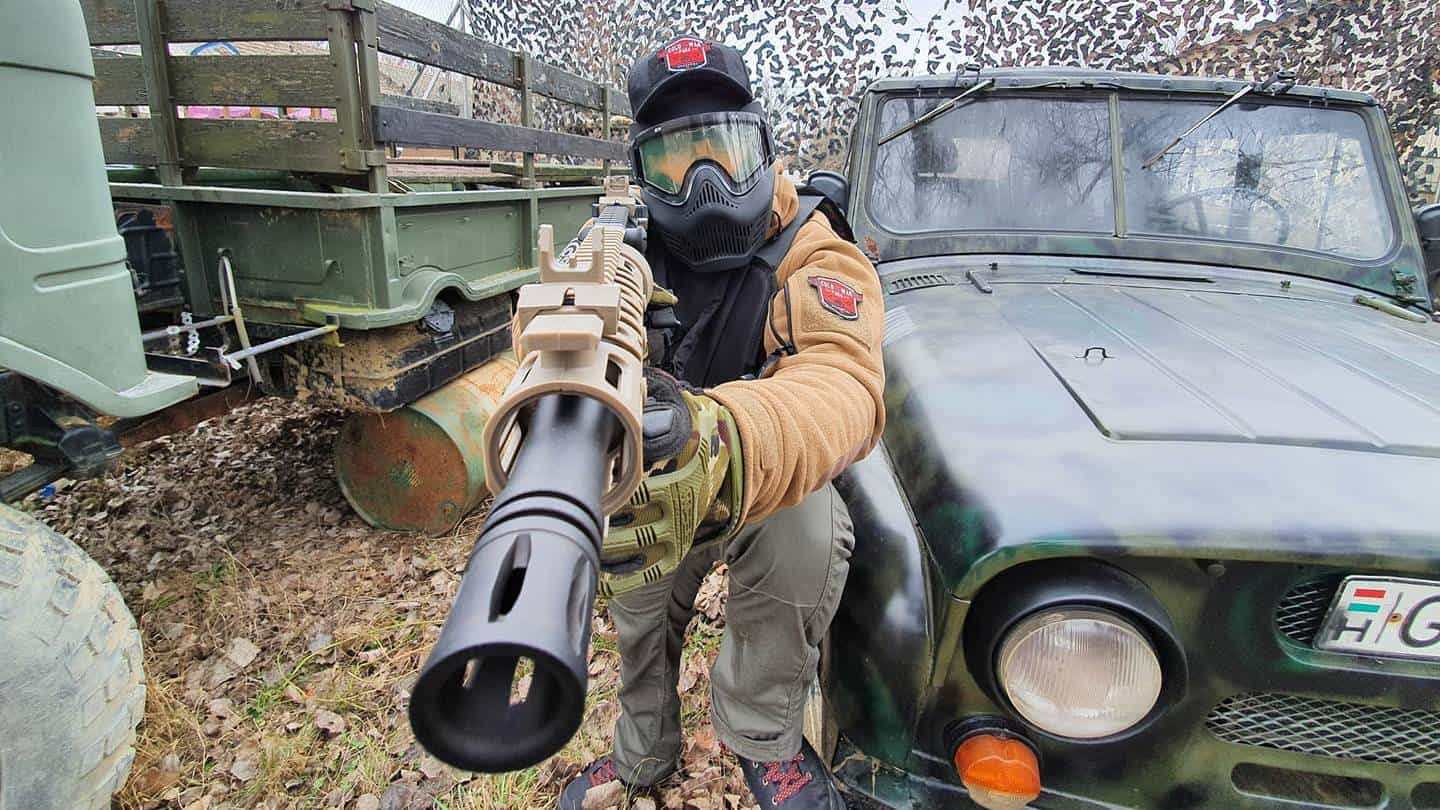 Paintball UAZ katonai terepjáróról menet közben vagányoknak 3