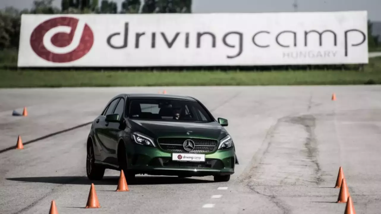 Vezetéstechnikai HaladóTréning Zsámbékon a Drivingcampen Saját Autóval fő kép