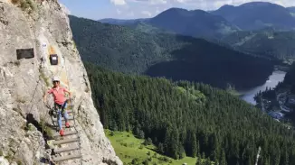 Lélegzetelállító Via Ferrata-túra a Gyilkos-tó felett