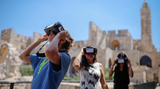 Családi időutazás a VR Tourssal Budapesten 3 főnek kosár