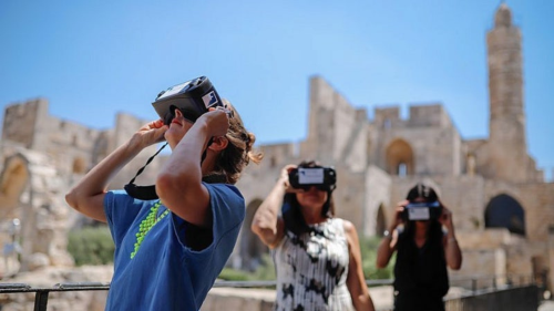 Családi időutazás a VR Tourssal Budapesten 3 főnek 1