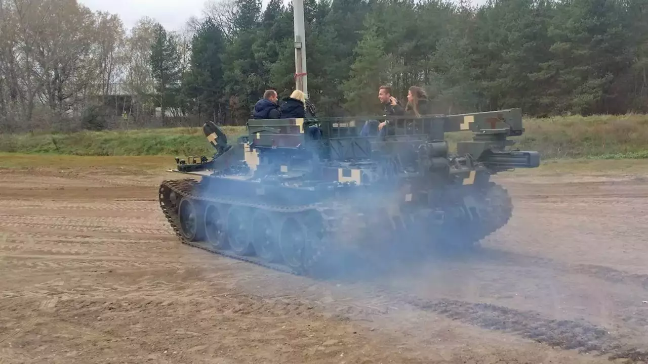 Tankrodeózás Gyálon VT-55 harckocsin a BIKÁN fő kép